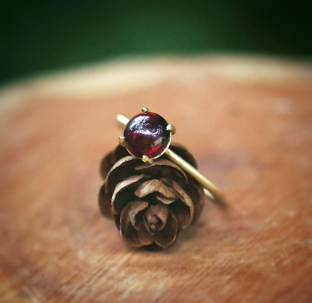 18k Gold Ring with Garnet