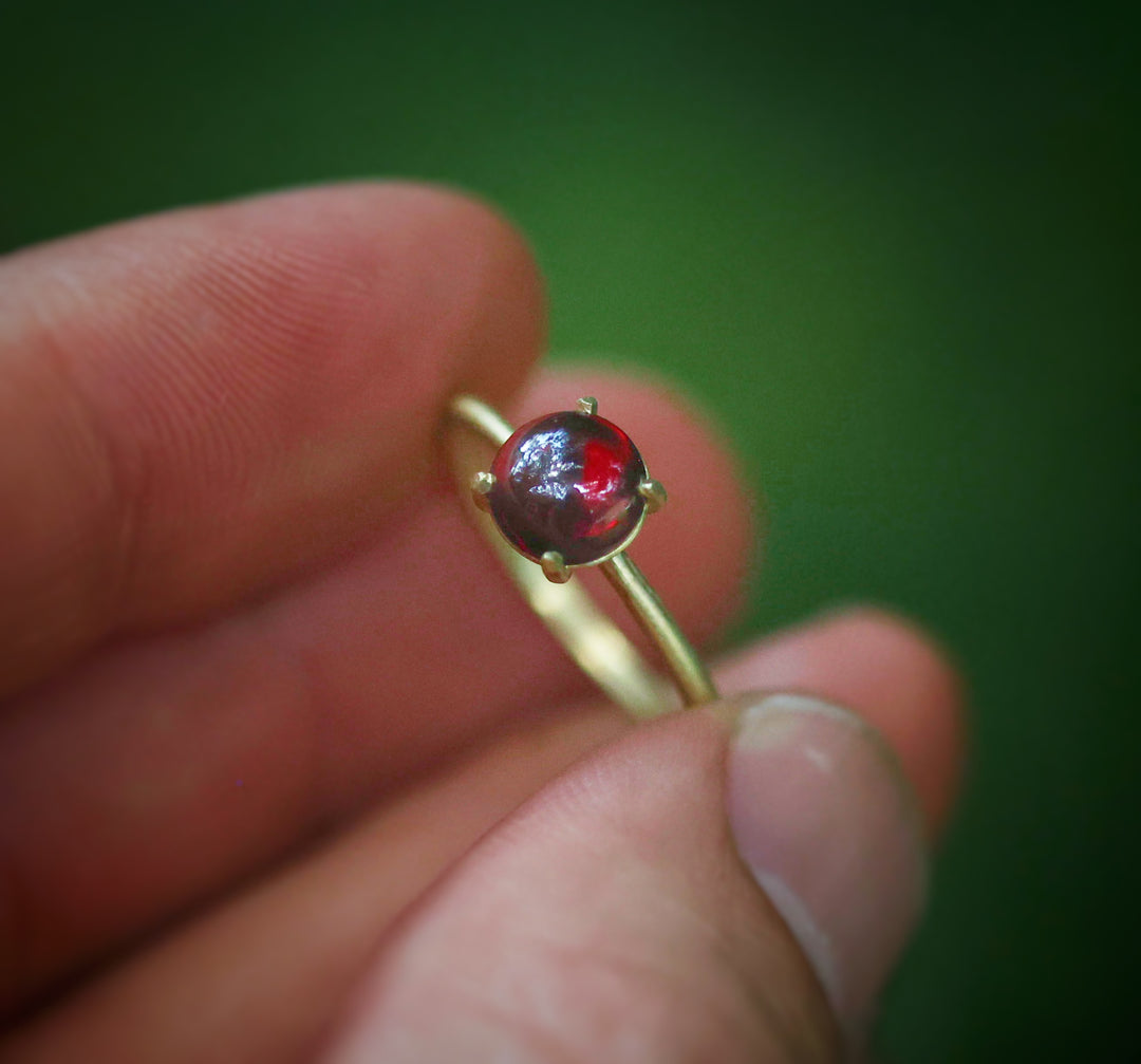 18k Gold Ring with Garnet