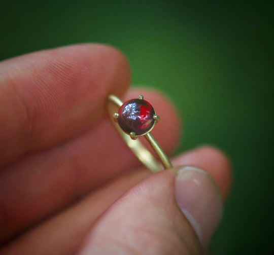 18k Gold Ring with Garnet